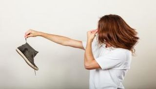 رائحة الأقدام تسبب الإحراج الشديد للبعض