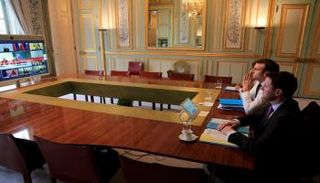 ماكرون خلال الاجتماع عبر الفيديو مع قادة أوروبا - رويترز