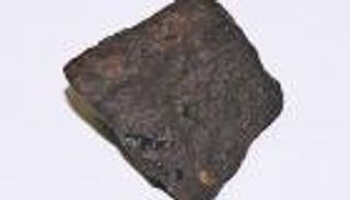 يعتقد أنها تعود لنيزك.. صخرة غامضة في جدة بالسعودية