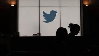 موظفون داخل شركة تويتر - أ.ف.ب