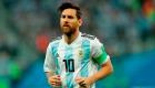 كورونا يهدد ميسي بغياب طويل عن الملاعب