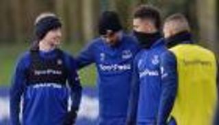 شبهة "كورونا" تدفع إيفرتون لتعليق نشاطه