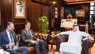 كهرباء دبي تبحث تعزيز التعاون مع "إس إيه بي" العالمية