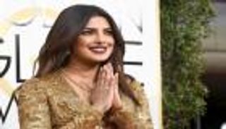 تجنبا لكورونا.. بيريانكا تشوبرا تنصح جمهورها بالتحية الهندية التقليدية