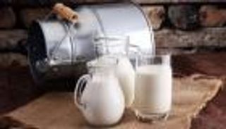 أضرار الحليب.. اضطرابات النوم والهضم والإجهاد وحب الشباب