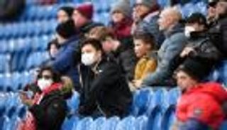 كورونا يضرب دوريات أوروبا ويحرم الجماهير العربية من المباريات