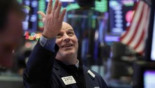 أحد المتعاملين في البورصة الأمريكية