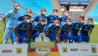 جريميو البرازيلي يواجه اللعب الإجباري بالأقنعة الطبية