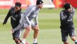 كيف يواجه مانشستر يونايتد فيروس كورونا؟