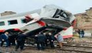 النيابة المصرية تحبس ٤ مسؤولين في حادث تصادم قطارين