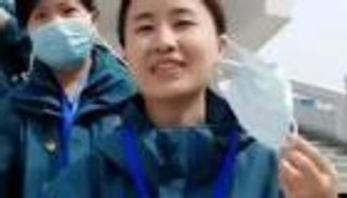 "ووهان" تنزع الكمامات بعد التغلب على كورونا