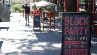 منطقة بمجمع "جوجل" تبدو خالية من الناس  يوم 12 مارس بسيليكون فالي