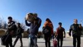 عودة المهاجرين من إيران تثير قلق أفغانستان بشأن كورونا