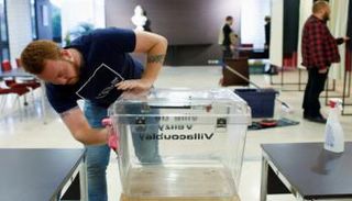 تعقيم صناديق الاقتراع في فرنسا خشية كورونا