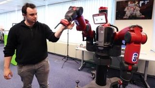 روبوت لمواجهة كورونا -رويترز