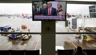 ترامب على شاشة تلفزيون وهو يعلن حالة طوارئ بسبب كورونا