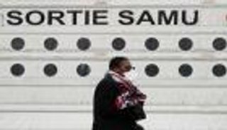 فرنسا تحذر من "تدهور سريع" بأوضاع كورونا