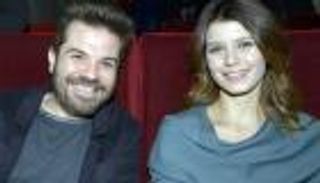 وضع الممثلة التركية بيرين سات وزوجها بالحجر الصحي