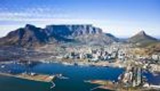 جبل "تيبل".. رحلة فريدة في سماء كيب تاون
