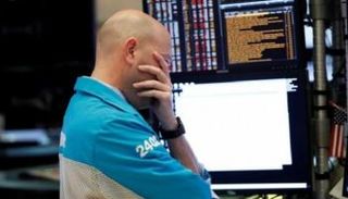 أحد المتعاملين في البورصة الأمريكية