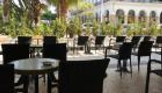 منعا لانتشار كورونا.. إغلاق المقاهي وقاعات الحفلات بالجزائر 