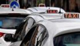 تقديرا لجهودهم.. سيارات أجرة مجانية لأطباء إيطاليا