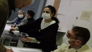 إحدى اللجان في الانتخابات الفرنسية