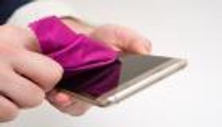 تجنبك الأمراض.. نصائح ذهبية لتنظيف هاتفك الذكي