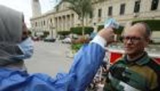 مصر  تخفض العاملين في المصالح الحكومية لمواجهة كورونا