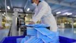 الأمن المصري يداهم أوكار محتكري الكمامات والمطهرات الطبية