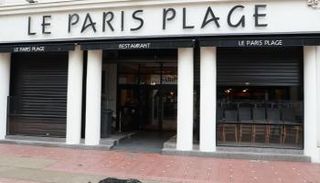 شوارع باريس خالية من المارة