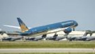 "الطيران الفيتنامية" تضع 566 موظفا قيد الحجر الصحي وتلغي رحلات 