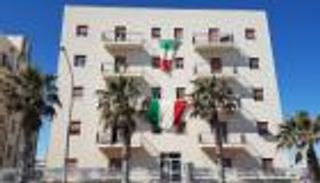 عمال المحلات وسائقو الشاحنات.. "الجندي المجهول" في حرب كورونا