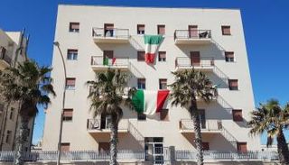 الصيادلة وسائقو الشاحنات.. أبطال منسيون في طوارئ إيطاليا