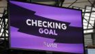 نائب بالبرلمان البريطاني يطالب بإلغاء تقنية "الفار"