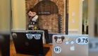 أفكار إبداعية للعمل من المنزل.. استخدم طاولة المكواة وسلة الملابس