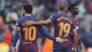 لاعب برشلونة ينقل أجواء أبطال أوروبا إلى منزله