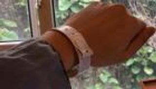 سوار إلكتروني لتتبع الخاضعين للحجر الصحي في هونج كونج