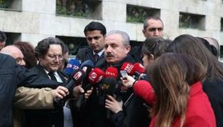 رئيس البرلمان التركي مصطفى شن طوب