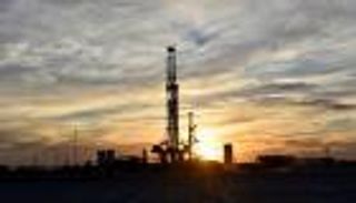 أسعار النفط تتراجع لأدنى مستوى منذ 2003