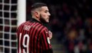 يوفنتوس يصارع أندية إنجلترا على ظهير ميلان