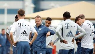 فليك مع لاعبي بايرن