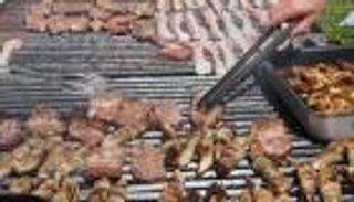 حفل شواء وسط الحجر الصحي في فرنسا.. والشرطة تتدخل