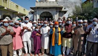 التجمعات الكبيرة سلوك خاطئ في فترات تفشي الأوبئة