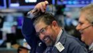 الأسهم الأمريكية تفتح مرتفعة في ختام أسبوع الهبوط الحاد