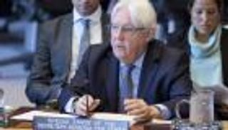 جريفيث: قلقون من الأثر السلبي للمعارك على السلام باليمن 