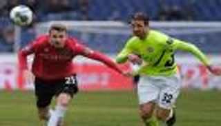 عالم فيروسات يصدم كرة القدم الألمانية