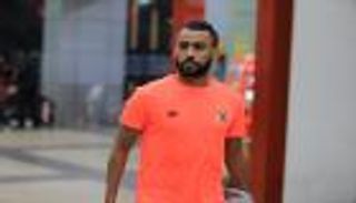 الحيرة تسيطر على قائد الأهلي بسبب الزمالك