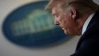 كورونا يدفع ترامب لإلغاء رسوم جمركية على الصين