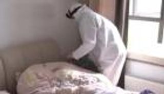 وفاء نادر.. صيني يرعى زوجته الممرضة المصابة بـ"كورونا"